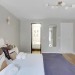 Elegant 3-Bedroom Apartment Near Bastille Paris